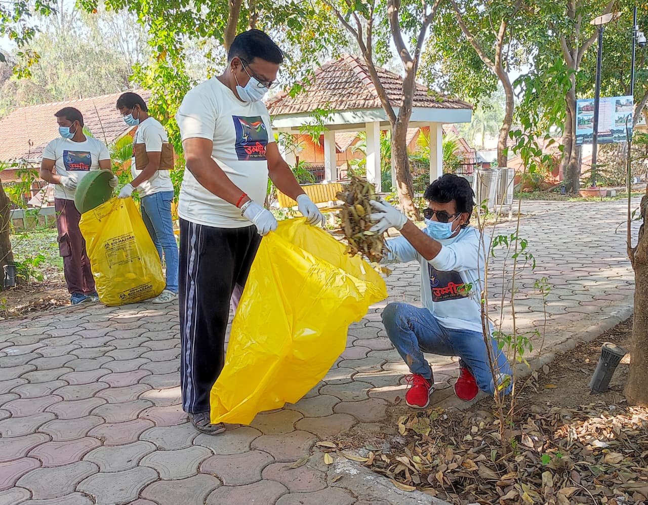 स्वच्छता शपथ के हस्ताक्षर अभियान के साथ टीम उम्मीद का 18 वां स्वच्छता अभियान सम्पन्न