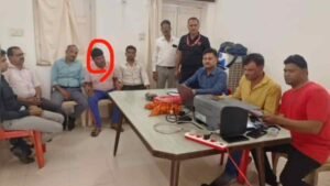 पति के जरिए रिश्वत लेने वाली रिश्वतखोर महिला कर्मचारी गिरफ्तार