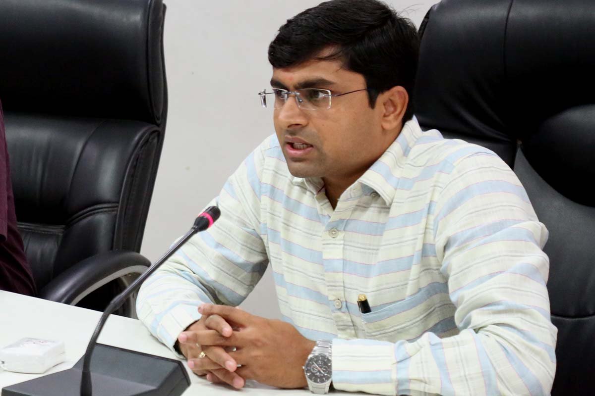 हाईकोर्ट की अवमानना मामले में दमोह के पूर्व कलेक्टर तरुण राठी सहित अन्य को दो माह की सजा