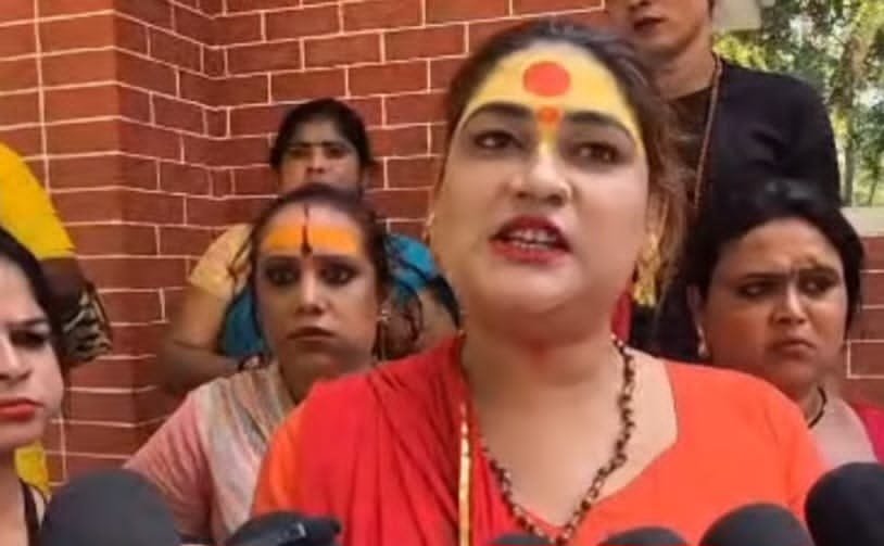 किन्नर अखाड़े की जगतगुरु दमोह पहुंचीं …….शांति भंग करने वालों पर कार्रवाई की मांग