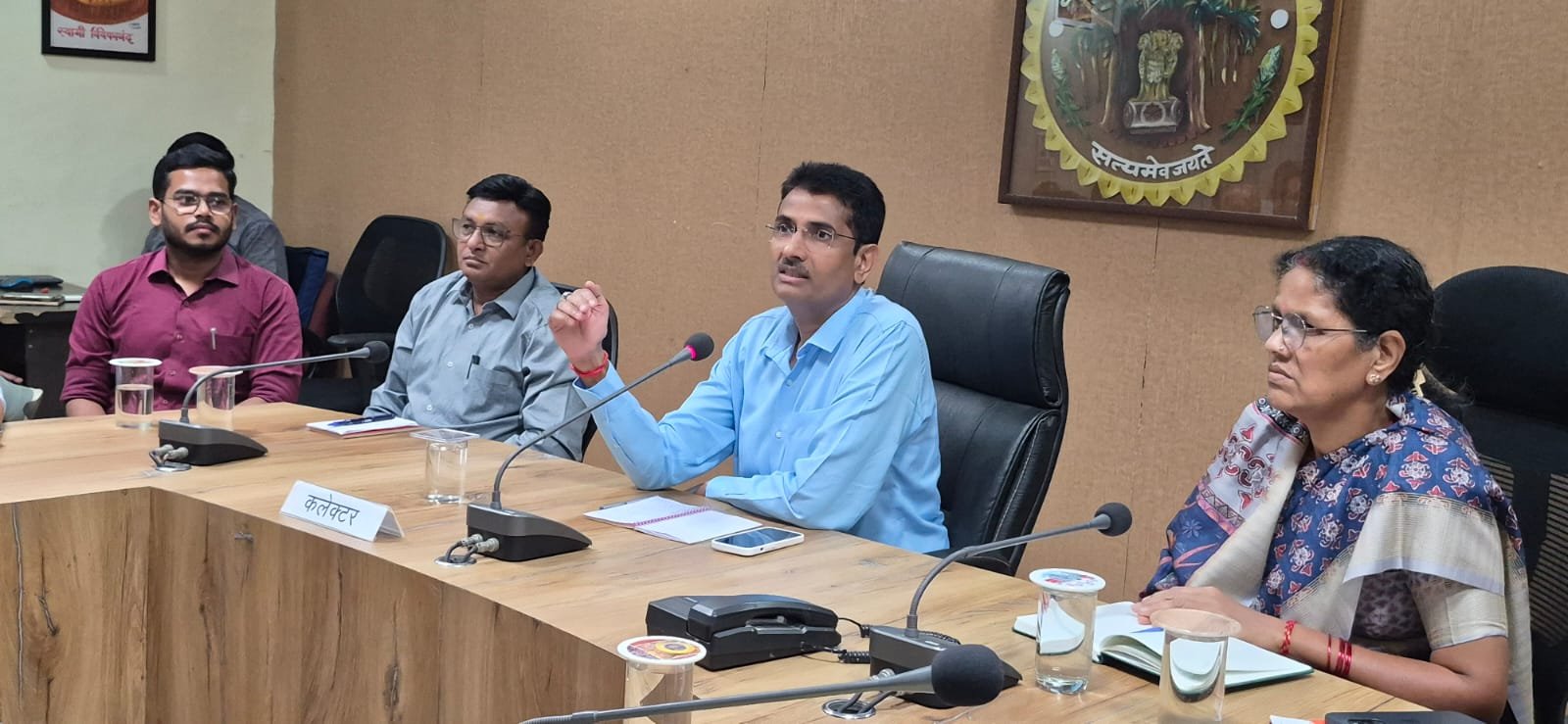 प्रशासन का मुख्य उद्देश्य जनसेवा, पारदर्शिता और समयबद्ध कार्यप्रणाली है- कलेक्टर श्री यादव