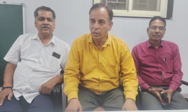 दस हजार की रिश्वत लेते प्राचार्य राजकुमार चेलानी गिरफ्तार
