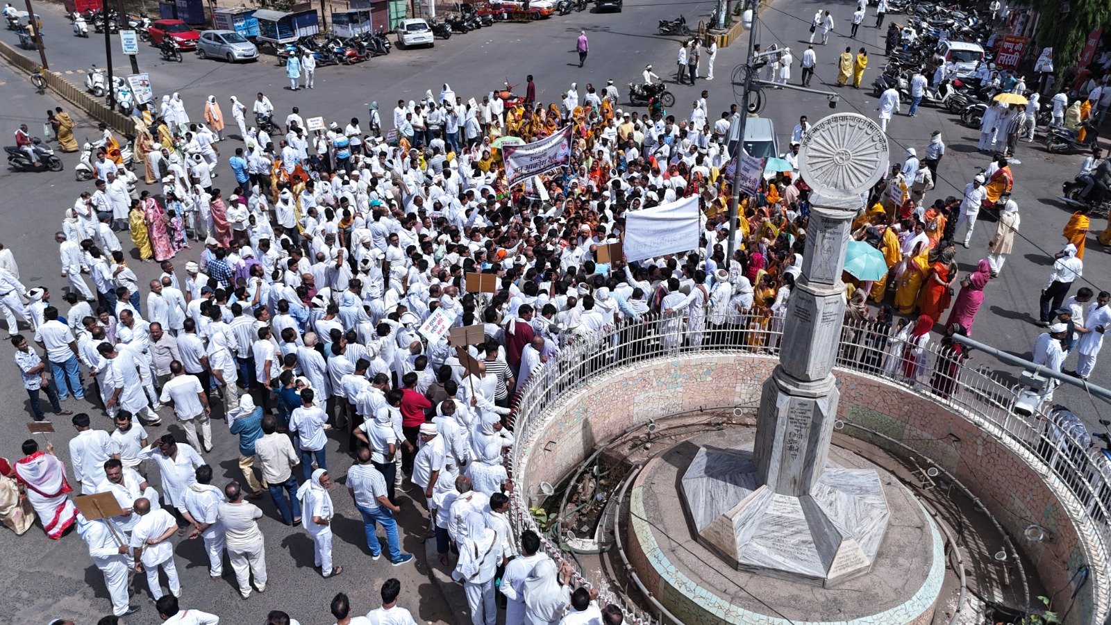 रीवा की घटना के विरोध में जैन समाज का बड़ा प्रदर्शन, संत सुरक्षा और निष्पक्ष जांच की मांग