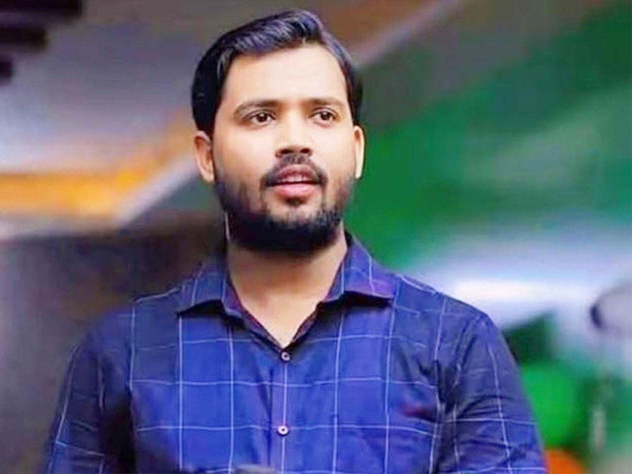 खान सर के खिलाफ हत्या की कोशिश और आर्म्स का मामला दर्ज
