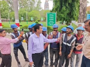 प्रत्येक श्रमिक को उसका वैधानिक अधिकार मिले तथा फैक्ट्री परिसर में श्रम कानूनों का पूर्णतः पालन हो- कलेक्टर श्री यादव
