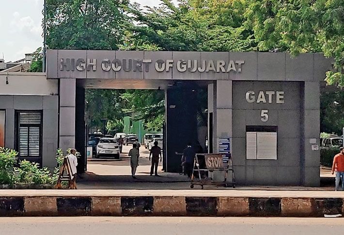 किसी भी सरकारी अथवा नगर निकाय की भूमि पर बिना आधिकारिक अनुमति के कब्जा करना कानून की दृष्टि में गंभीर अपराध – उच्च न्यायालय