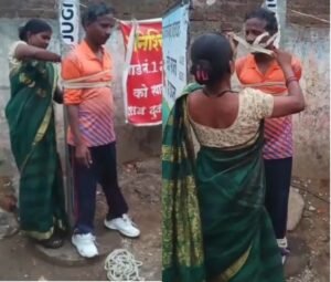 शराबी पति को पत्नी ने खंभे से बांधा, मुंह पर लगाया टेप