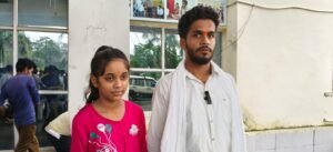 पिता ने दूसरी शादी की जिद में घर से किया बेदखल… डर के साए में जी रहे भाई-बहन