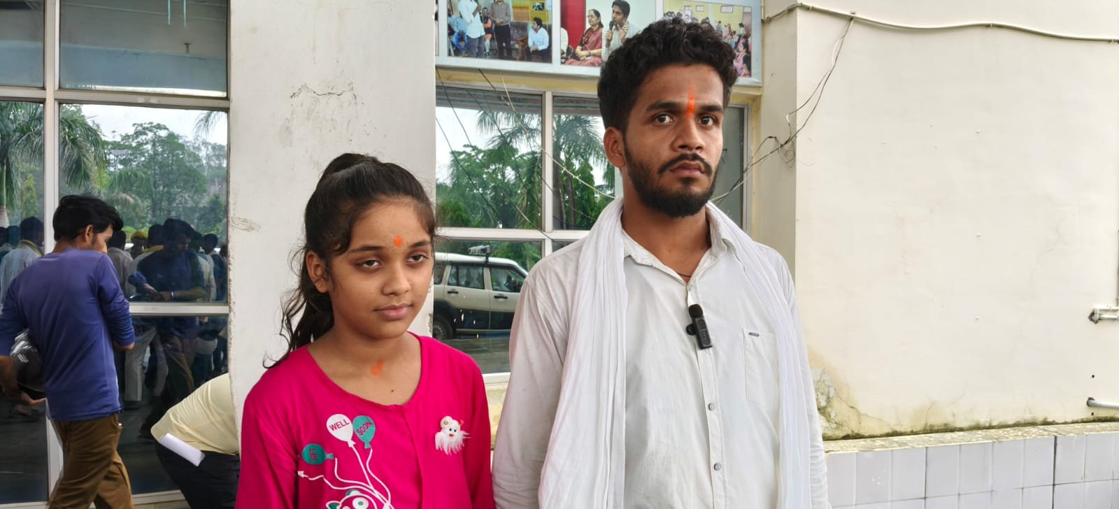 पिता ने दूसरी शादी की जिद में घर से किया बेदखल… डर के साए में जी रहे भाई-बहन