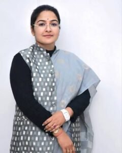 मुनादी करवाकर पूछी जा रही राज्य मंत्री की जाति