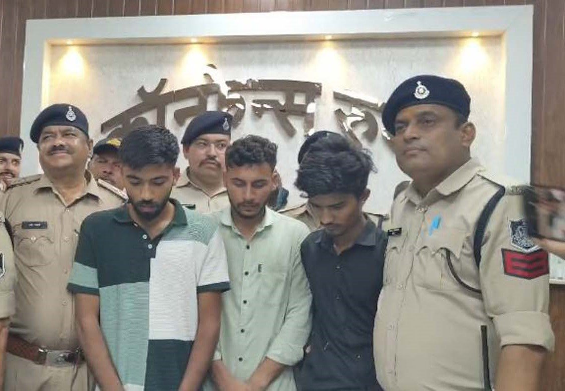 फर्जी नोट बनाने वाले गिरोह के तीन आरोपी गिरफ्तार