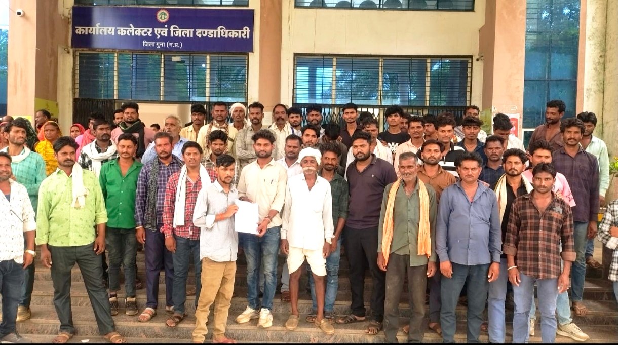 100 साल पुराने शासकीय तालाब से कब्जा हटाने की मांग, ग्रामीणों ने कलेक्टर को सौंपा ज्ञापन