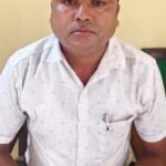 रिश्वत लेते ग्राम रोजगार सहायक रंगे हाथ गिरफ्तार