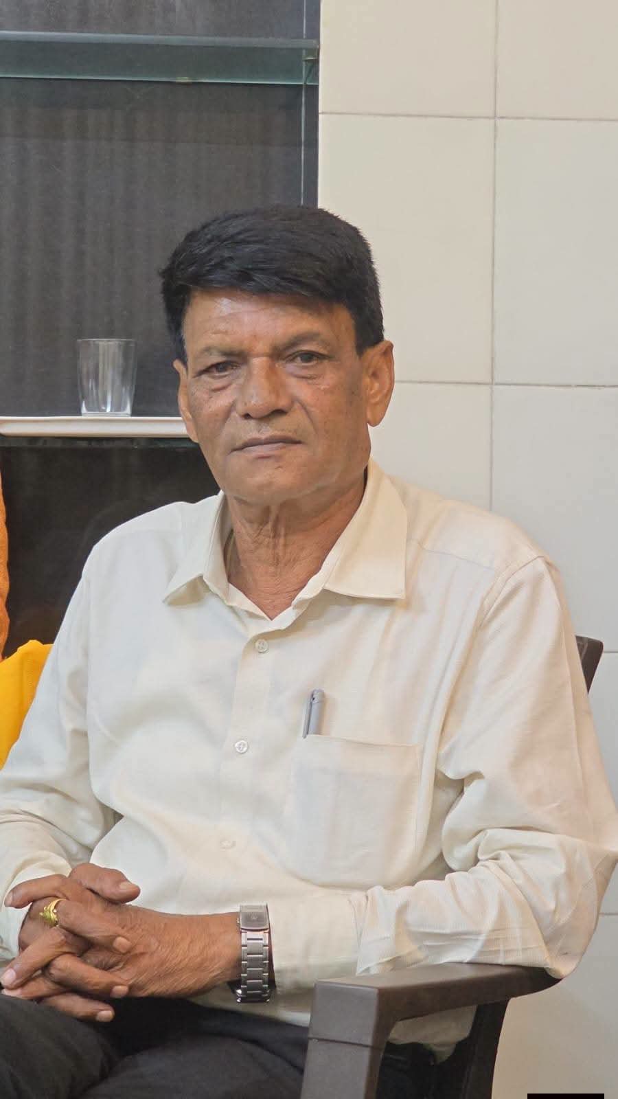 डिप्टी कंट्रोलर के इशारे पर घूस लेने पहुचें रिटायर इंस्पेक्टर को लोकायुक्त ने दबोचा