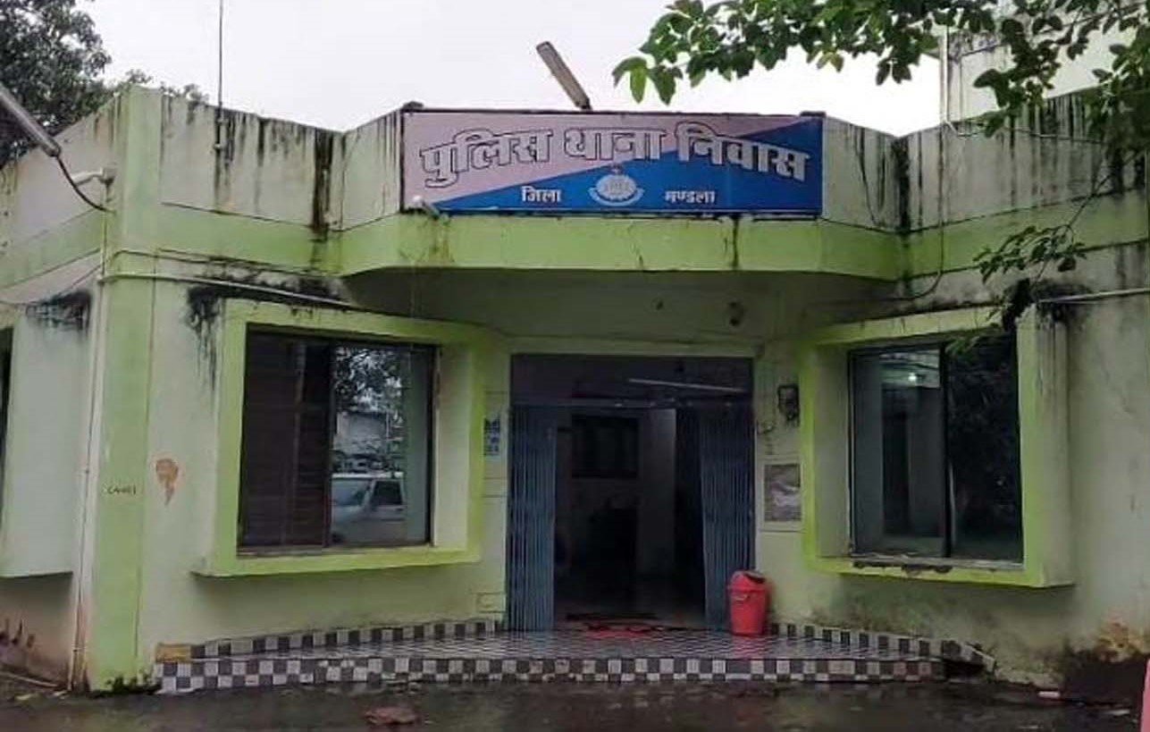 स्कूल में गुटखा चेकिंग के दौरान छात्र के बैग से निकला 6 राउंड का अवैध पिस्टल