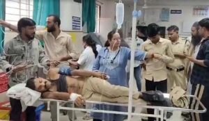 हत्या के मामले में बंद कैदी ने जेल प्रहरी को दो गोलियां मारी…जेल अधीक्षक निलंबित