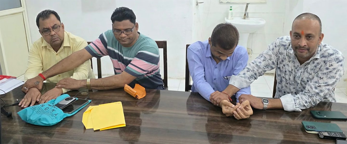 2.30 लाख का वेतन बिल पास कराने मांगी 10 हजार की रिश्वत….  बीईओ का बाबू रंगे हाथ पकड़ाया