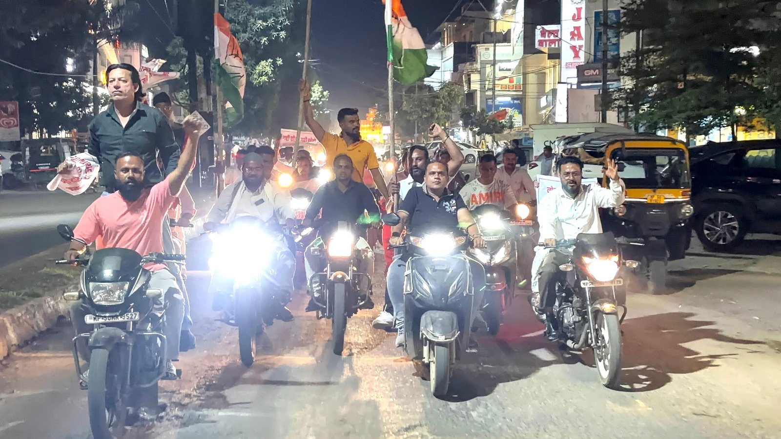 ज्ञानेश कुमार के खिलाफ कांग्रेसियों का प्रदर्शन, निकाली स्कूटर रैली